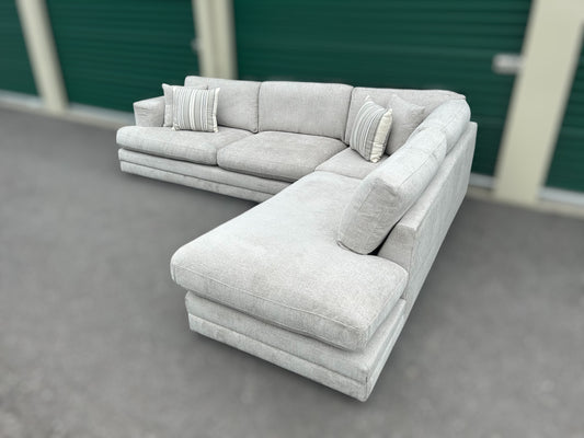 Derry Fabric Sectional (Aiden & Ivy)