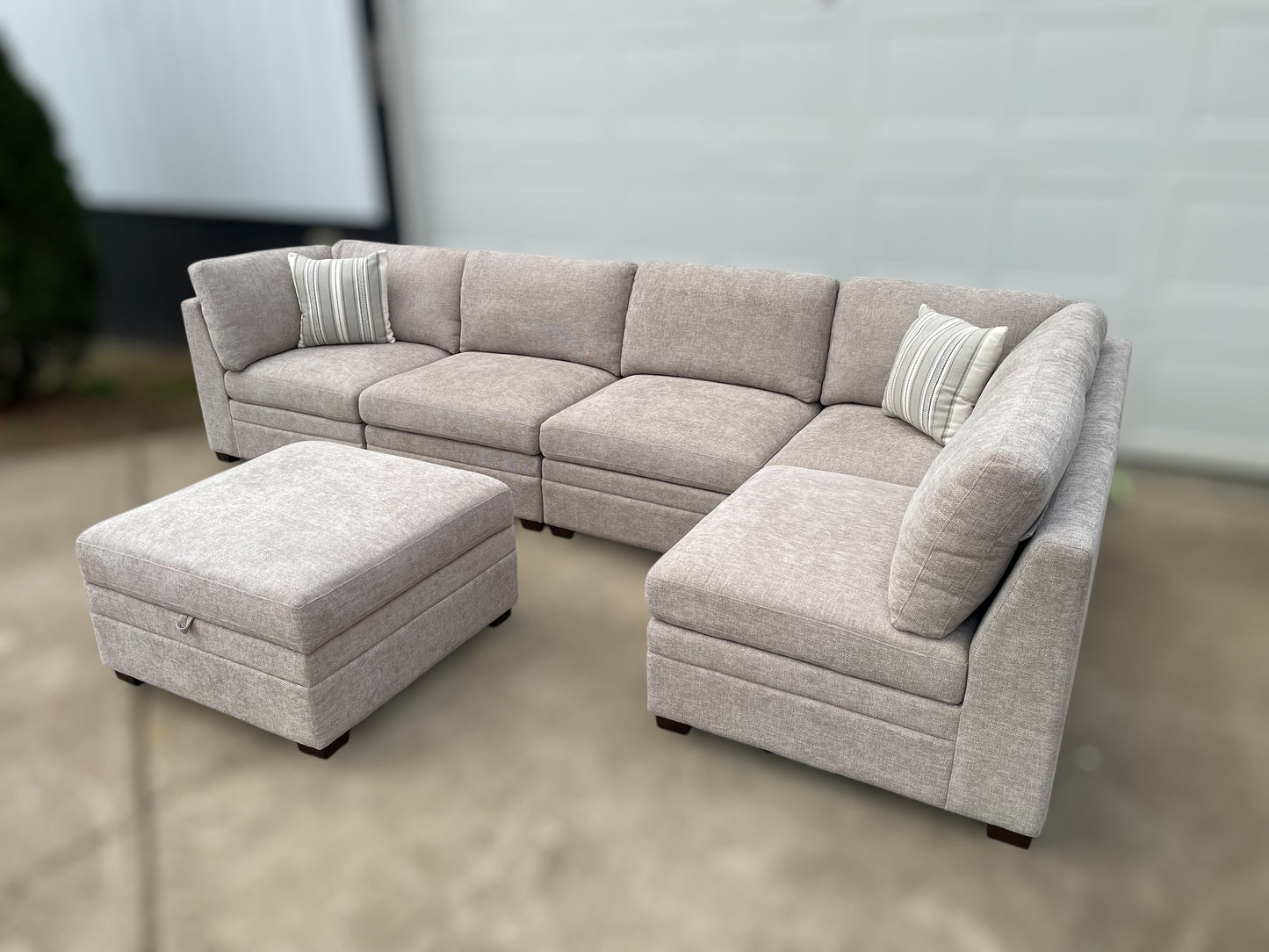 Thomasville Tisdale 6-Piece Sectional – Taupe (Costco)