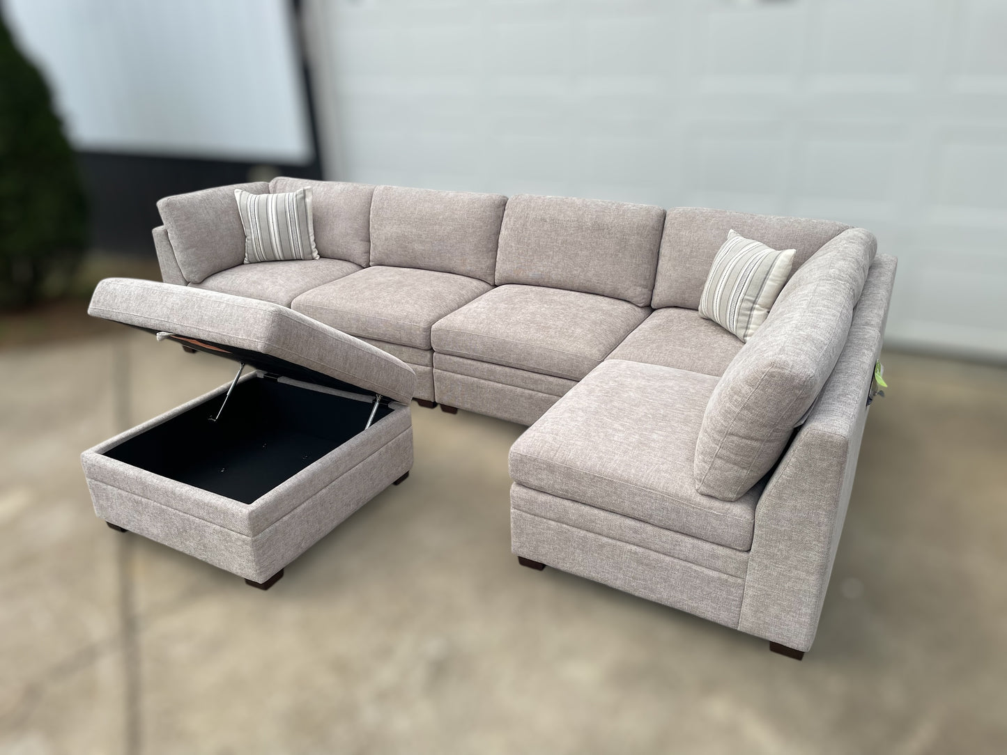 Thomasville Tisdale 6-Piece Sectional – Taupe (Costco)