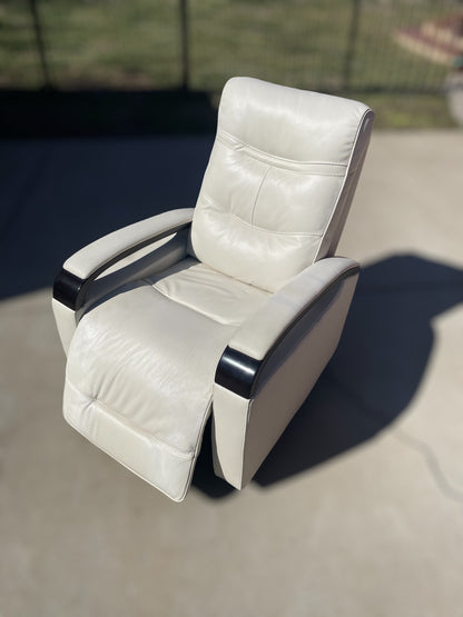 Canmore Leather Power Recliner with Power Headrest & USB - Costco
