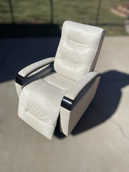 Canmore Leather Power Recliner with Power Headrest & USB - Costco