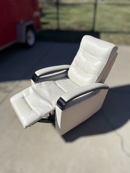 Canmore Leather Power Recliner with Power Headrest & USB - Costco