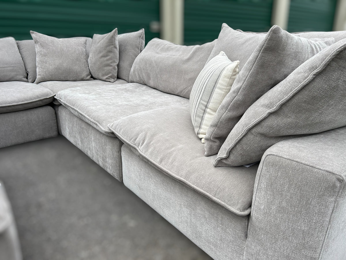 Sereen Sectional (Aiden & Ivy)