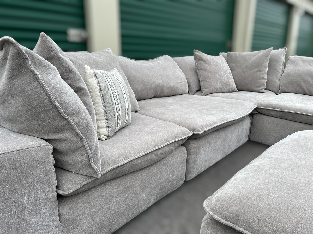 Sereen Sectional (Aiden & Ivy)
