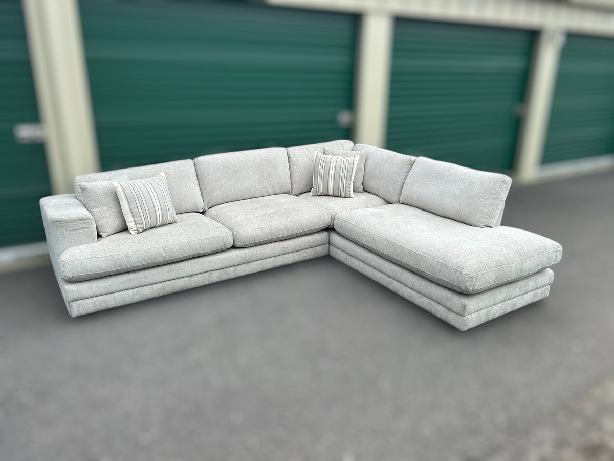 Derry Fabric Sectional (Aiden & Ivy)