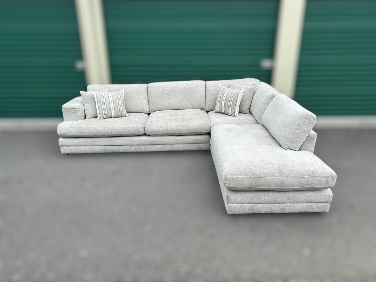 Derry Fabric Sectional (Aiden & Ivy)