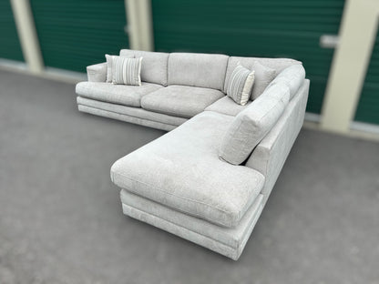Derry Fabric Sectional (Aiden & Ivy)