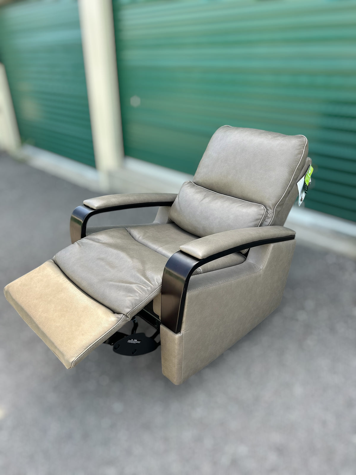 Shayne Leather Power Recliner (Gilman Creek Furniture)