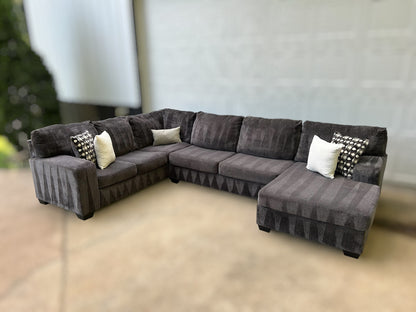 Ashley Ballinasloe 3-Piece Sectional